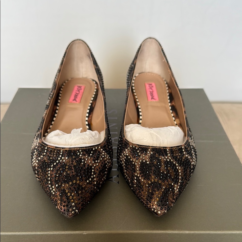 Betsy Johnson studded Leopard Print flats size 9.5